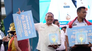 Bupati Pakpak Bharat Terima Penghargaan Inovasi Daerah dari Gubernur Sumut