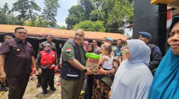 Jumat Berkah Penuh Makna, Polres Aceh Tenggara Salurkan Ratusan Paket Sembako untuk Korban Banjir Ketambe