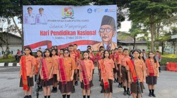 Penampilan Paduan Suara SMP Negeri 1 Kabanjahe Meriahkan Hardiknas 2026 Kabupaten Karo