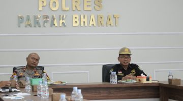 SEKDA PAKPAK BHARAT IKUTI PERESMIAN 1.179 SPPG POLRI DAN GUDANG PANGAN OLEH PRESIDEN SECARA VIRTUAL